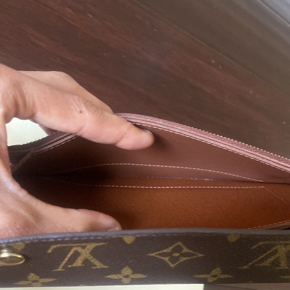 Authentic Louis Vuitton Monogram Accordion Clutch/Wristlet With Goldtone Chain! - Picture 13 of 17